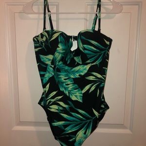 Brand New Old Navy Underwire One Piece Swimsuit